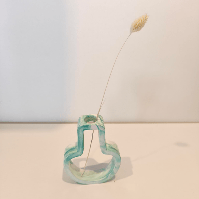 Vase déco “Épure” – design ajouré et fleurs séchées 