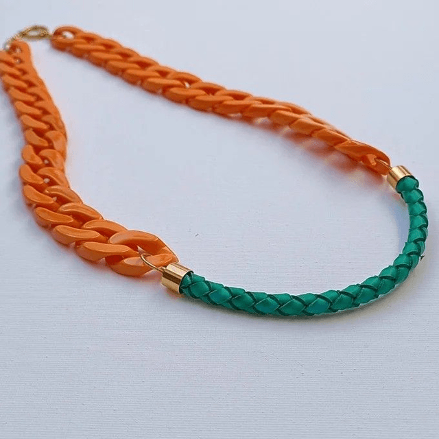Collier tendance orange et vert – Collection Altissima – Bijou moderne en acrylique et dorure or fin