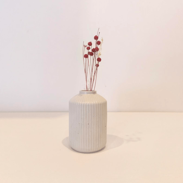 "Lunée", Vase artisanal en gypse avec fleurs séchées - Déco douce et raffinée