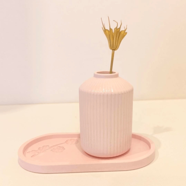 "Lunée", Vase artisanal en gypse avec fleurs séchées - Déco douce et raffinée
