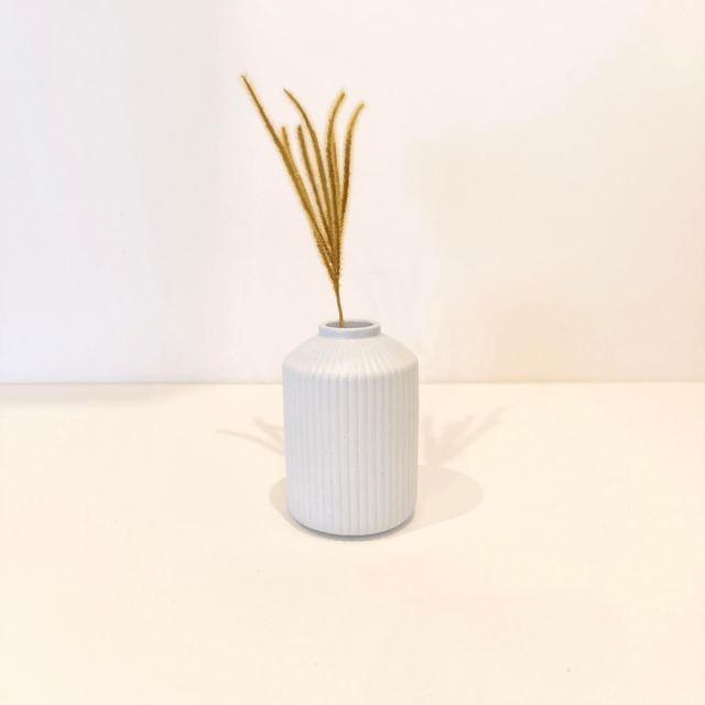 "Lunée", Vase artisanal en gypse avec fleurs séchées - Déco douce et raffinée