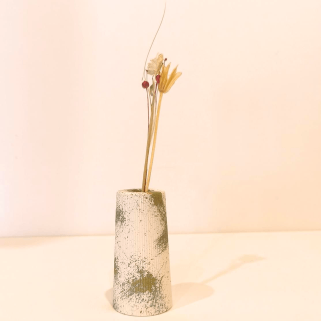 "Solune" Mini vase artisanal en gypse avec fleurs séchées – déco minimaliste   