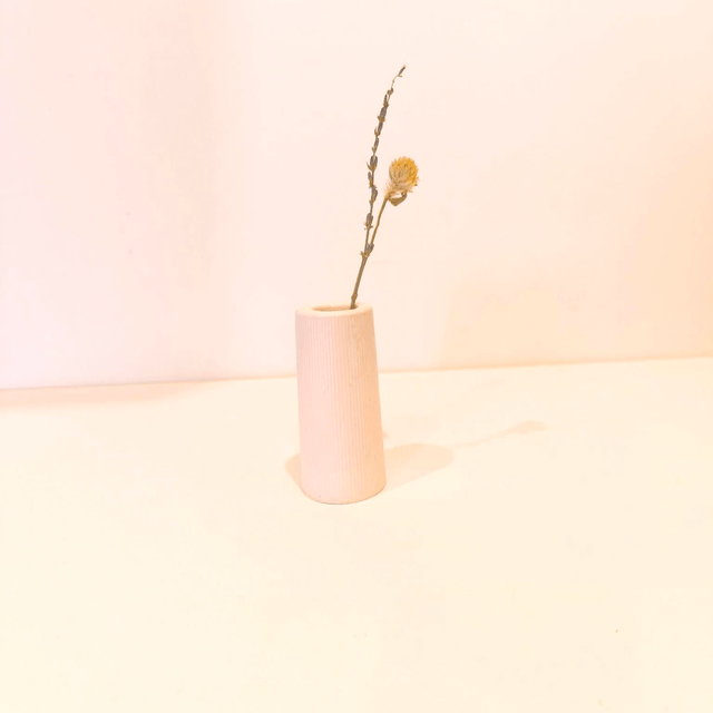 "Solune" Mini vase artisanal en gypse avec fleurs séchées – déco minimaliste