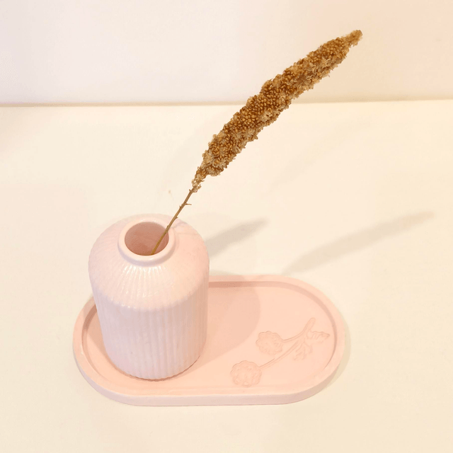 "Lunée", Vase artisanal en gypse avec fleurs séchées - Déco douce et raffinée  