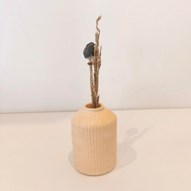 Vase artisanal "Lunée" en gypse avec fleurs séchées- Déco douce et raffinée