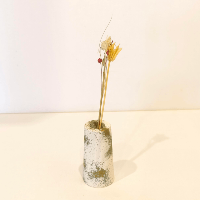 "Solune" Mini vase artisanal en gypse avec fleurs séchées – déco minimaliste   