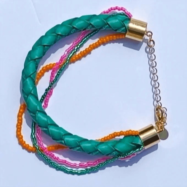 🌈Bracelet Abelia multi-rang – Cuir vert, perles colorées & dorures 24k – Ajustable 17 à 22 cm