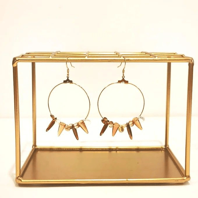 Boucles Cicerbita – Créoles dorées & perles ambre cristal – Verre de Bohême – Pièce unique