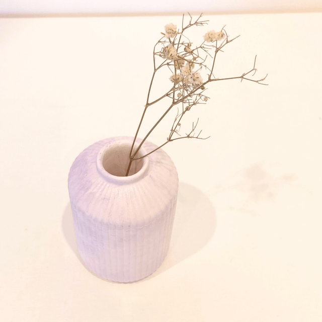 "Lunée" Vase marbré en gypse avec fleurs séchées – pièce artisanale (1)