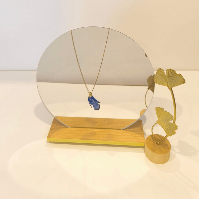 Collier Pluma – Bijou doré à l’or fin 24k – Deux déclinaisons bleu/noir – Pièce unique fait main