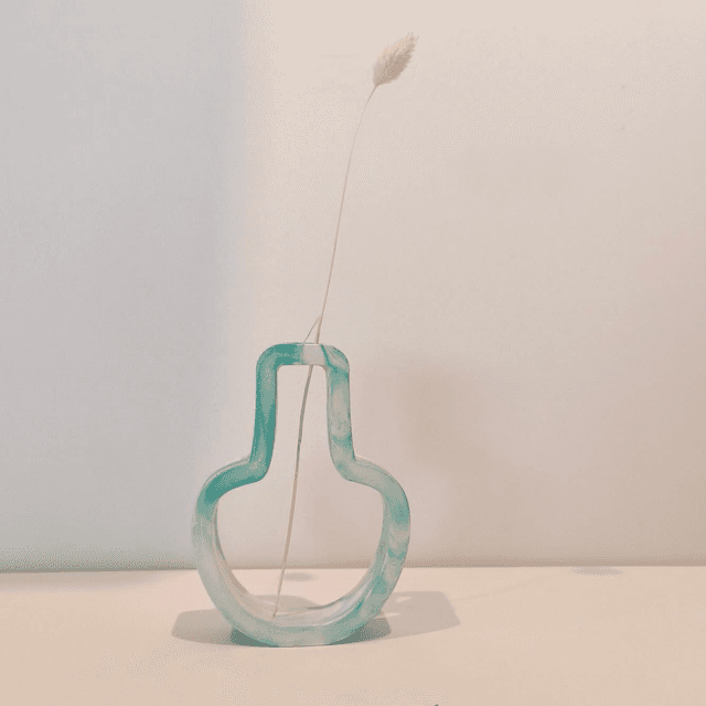 Vase déco “Épure” – design ajouré et fleurs séchées 
