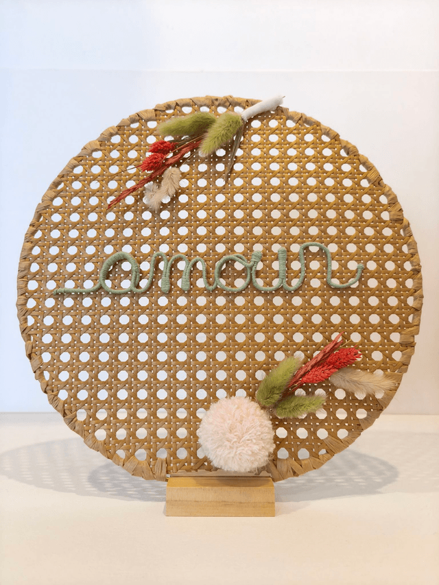 Déco à poser &quot;Amour en rotin&quot; – création artisanale avec fleurs séchées et fil de fer – 35 cm
