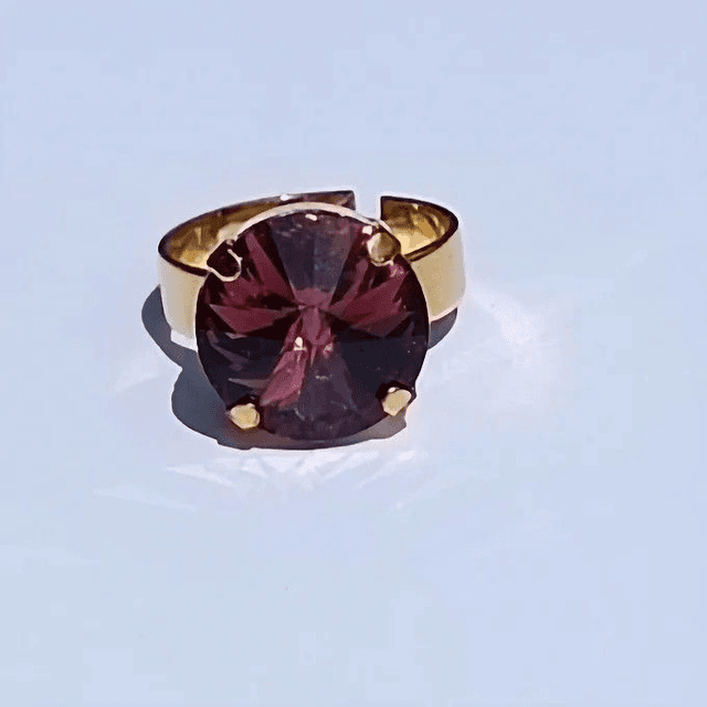 Bague Burgundy – Cristal 14 mm &amp; laiton doré – Réglable du 53 au 62